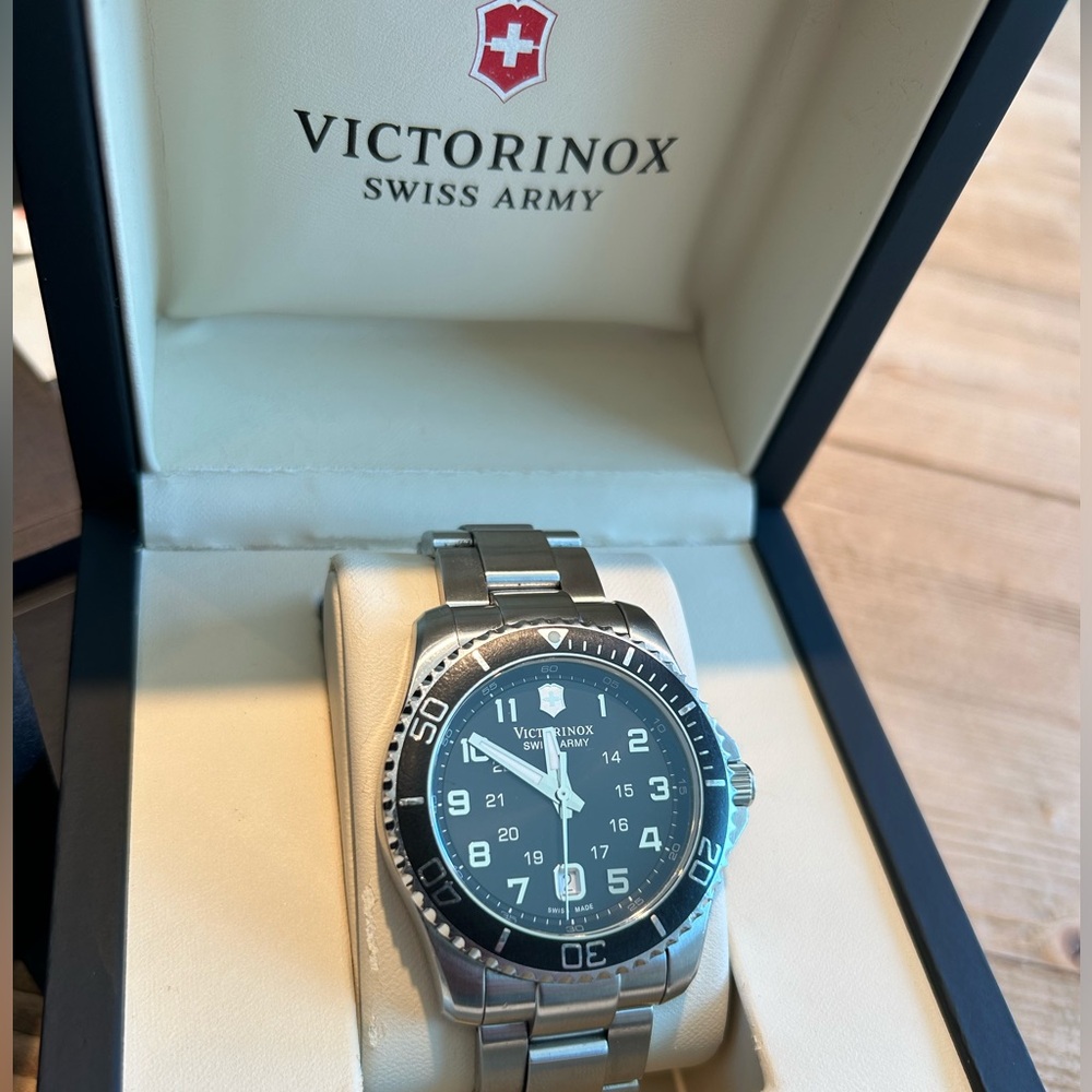 Victorinox Swiss Army watch, Maverick in steel